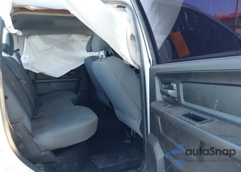 2019 Ram 1500 Classic Tradesman 4X4 6'4 Box z USA, uszkodzony, nr VIN 1C6RR7ST0KS674483